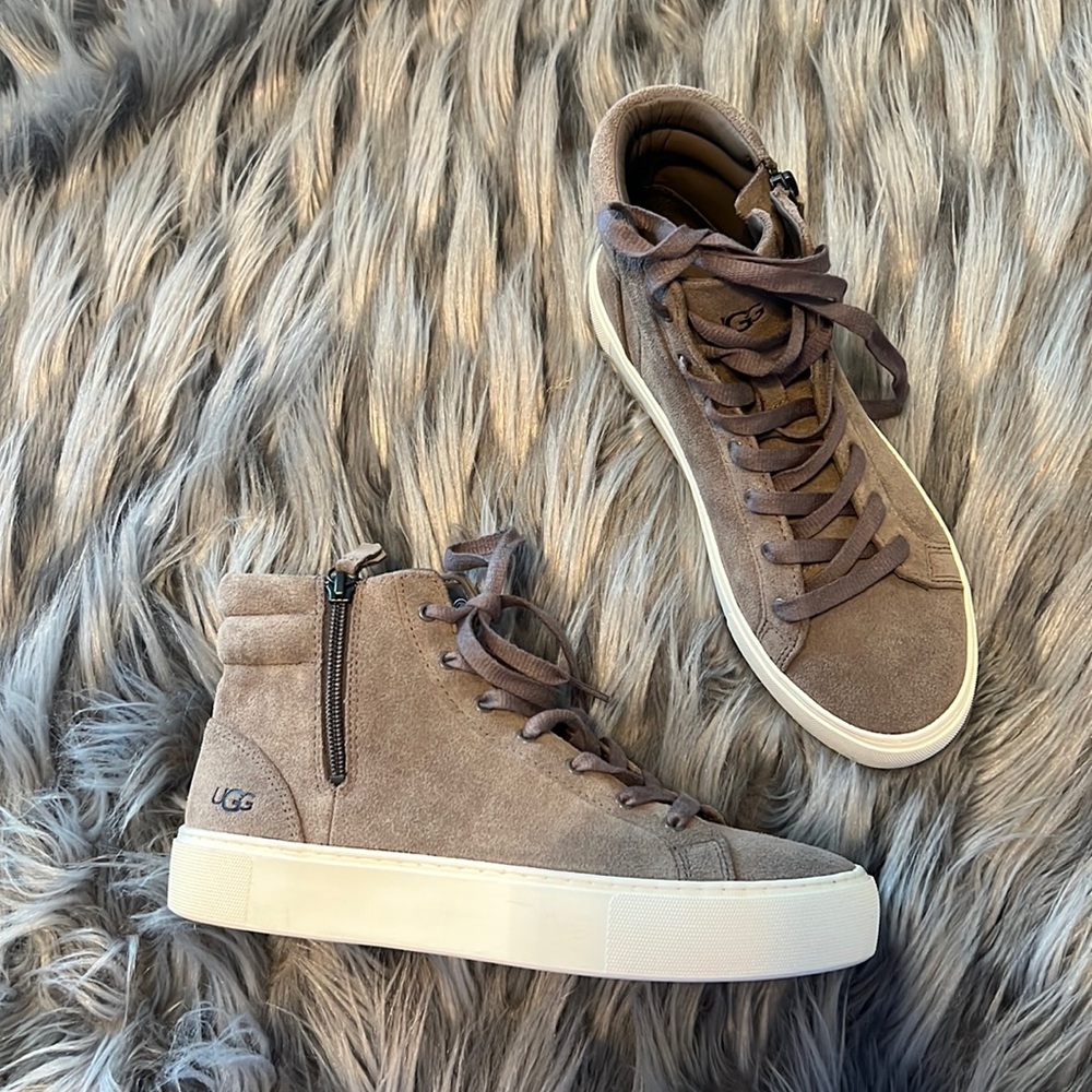 Ugg Alameda mid zip platform sneaker